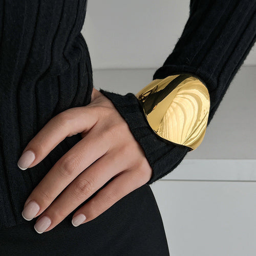 Travel Jewellery Essentials: Bracelet Closures That Combine Function and Style