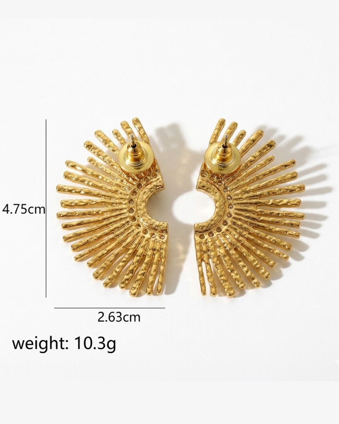 Gold earrings with measurements and weight on a white background